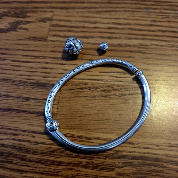 BRIGHTON "Charming Bangle" Add A Charm Silver Etched Bracelet W/ Charm TIMELESS - Picture 3 of 4